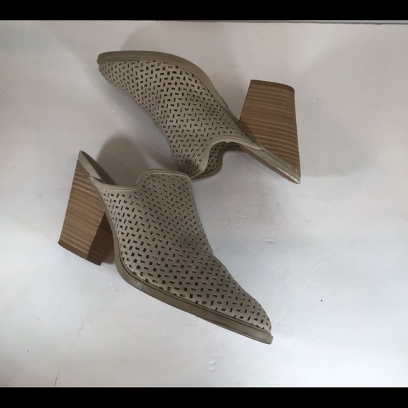 DOLCE VITA NUDE SLIP ON MULES WOODEN HEEL SZ 7 - Picture 2 of 7